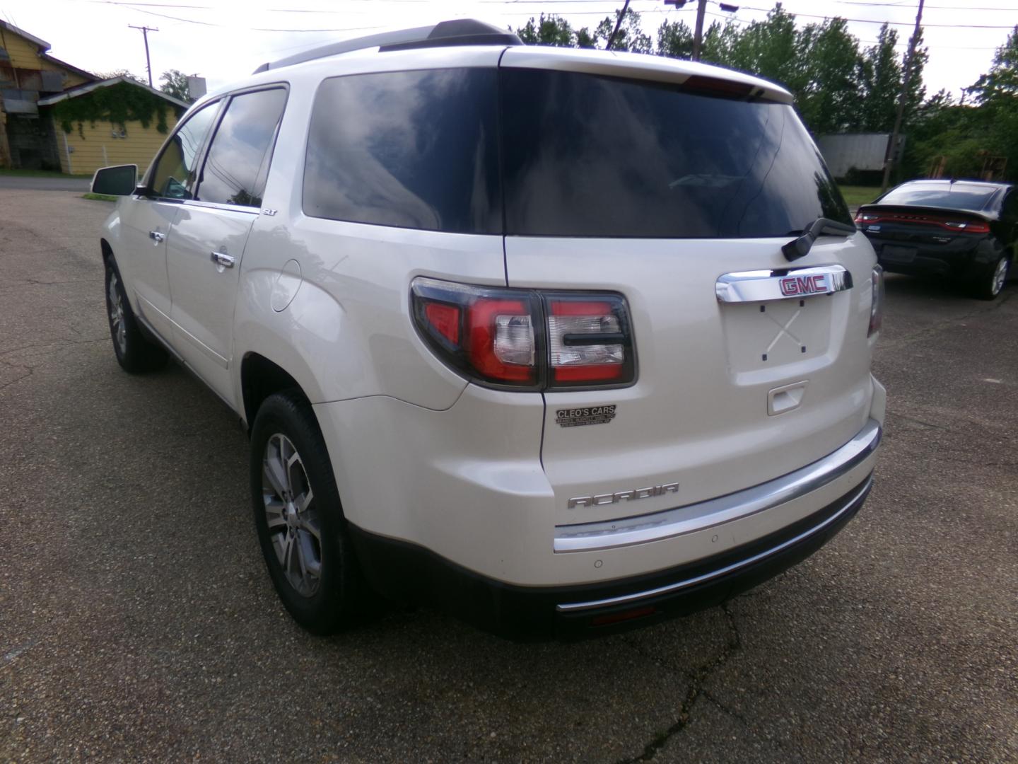 2015 White /Brown GMC Acadia SLT (1GKKRRKD4FJ) with an 3.6L engine, automatic transmission, located at 401 First NE, Bearden, AR, 71720, (870) 687-3414, 33.726528, -92.611519 - Photo#2